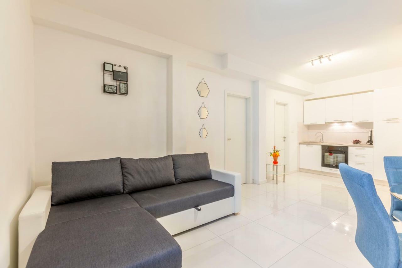 Apartments Karlo Подстрана Экстерьер фото