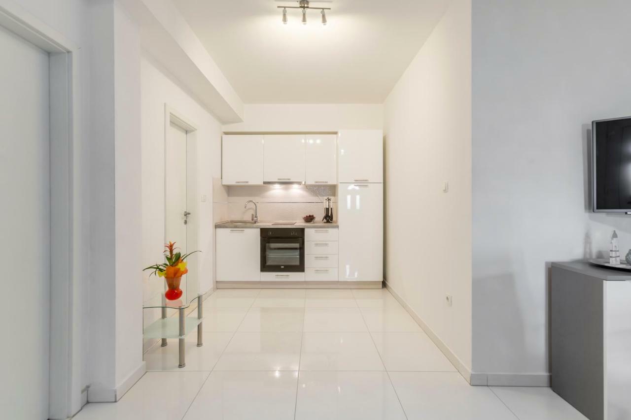 Apartments Karlo Подстрана Экстерьер фото