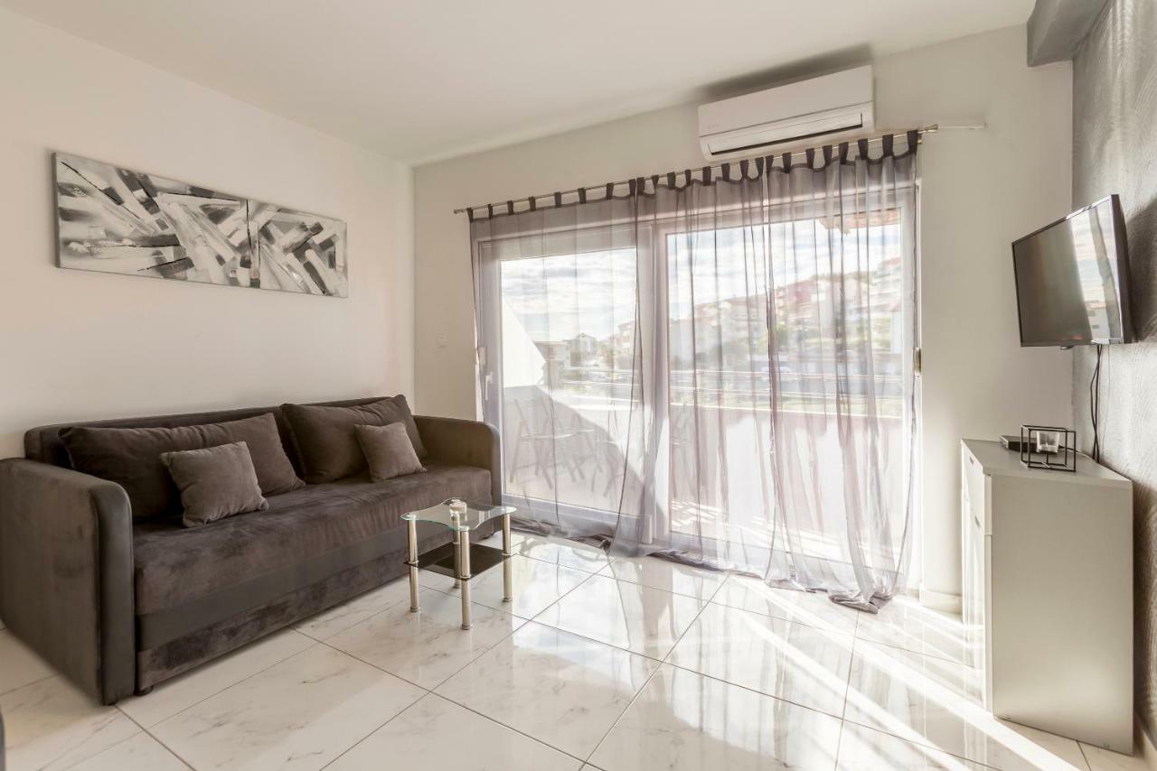 Apartments Karlo Подстрана Экстерьер фото